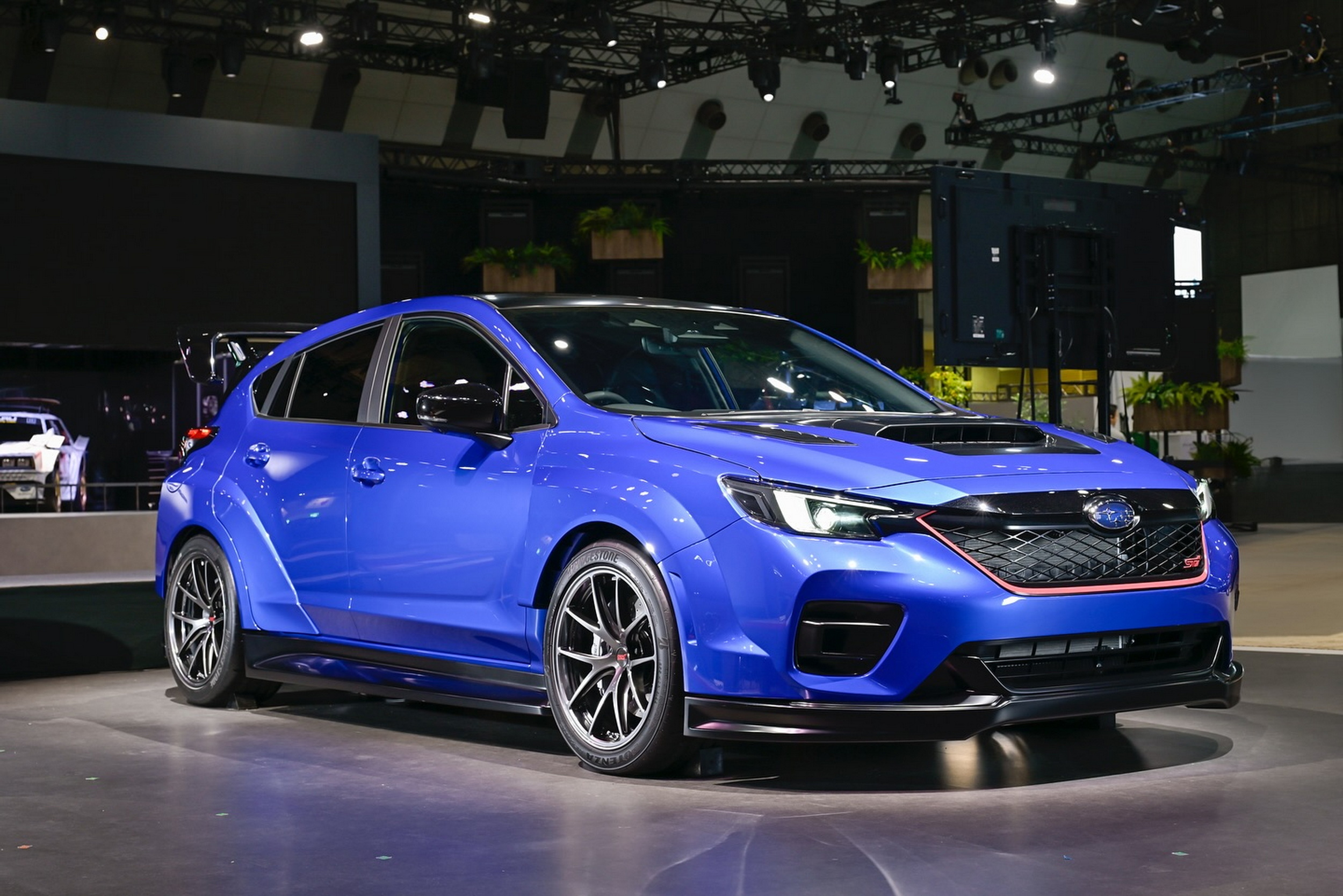 Subaru делает ставку на выбор: два концепта STI для неопределенного будущего