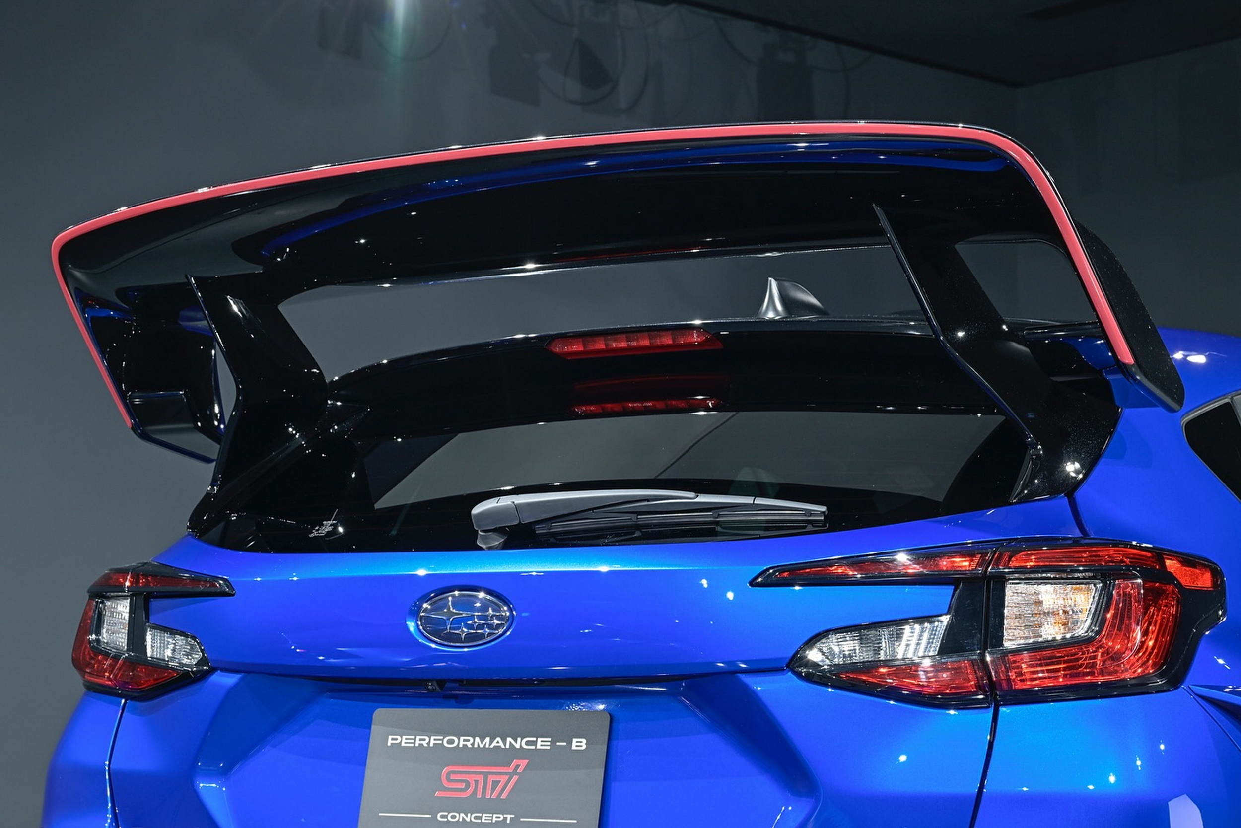 Subaru делает ставку на выбор: два концепта STI для неопределенного будущего