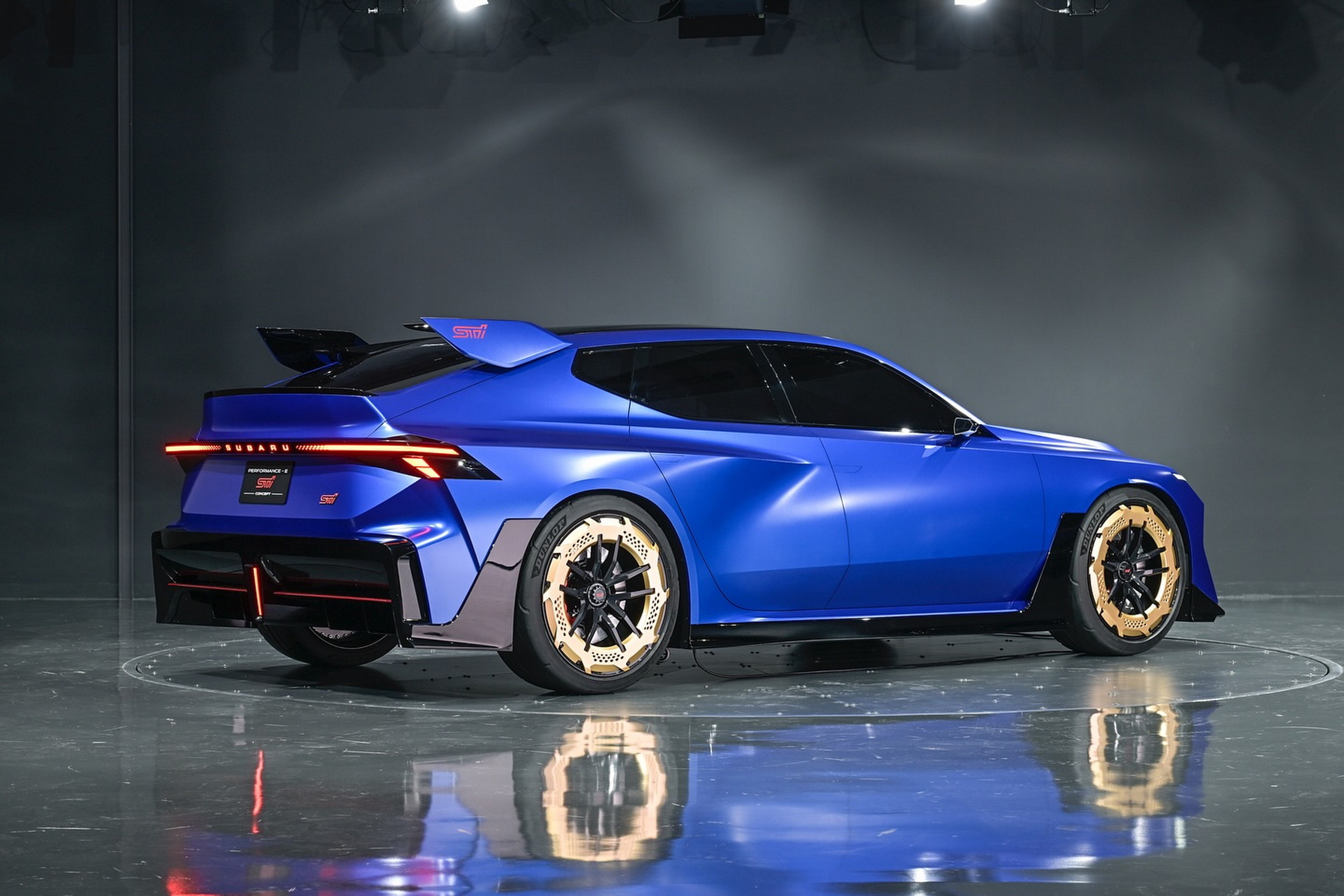Subaru делает ставку на выбор: два концепта STI для неопределенного будущего