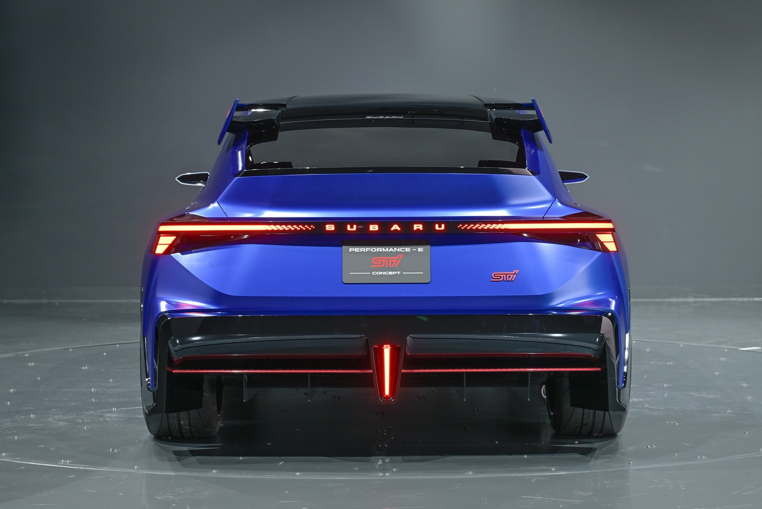 Subaru делает ставку на выбор: два концепта STI для неопределенного будущего