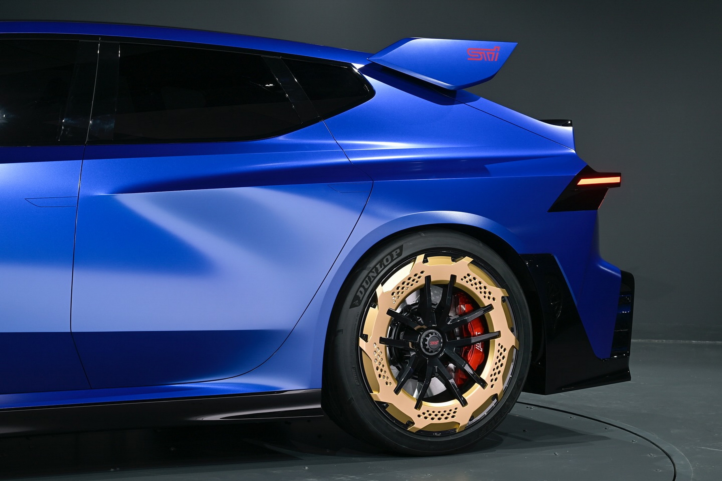 Subaru делает ставку на выбор: два концепта STI для неопределенного будущего