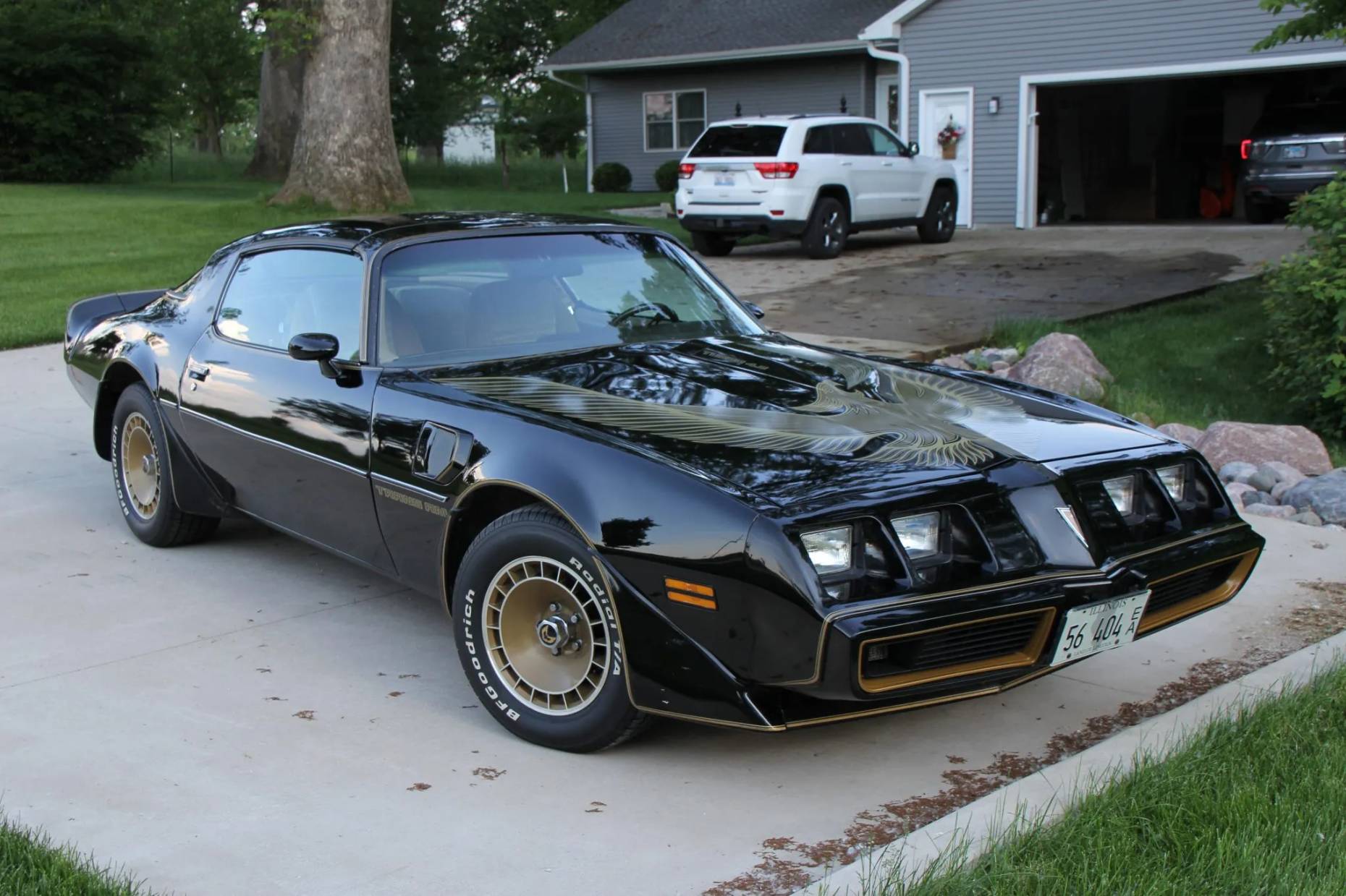 Right front 3q view of a Starlight Black 1981 Pontiac Firebird Trans Am with a screaming chicken hood decal
