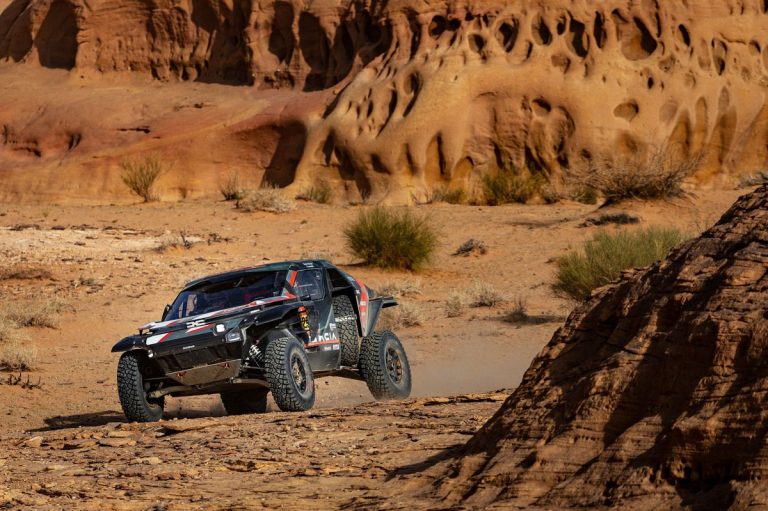 Sébastien Loeb: between caution and hope at the Dakar