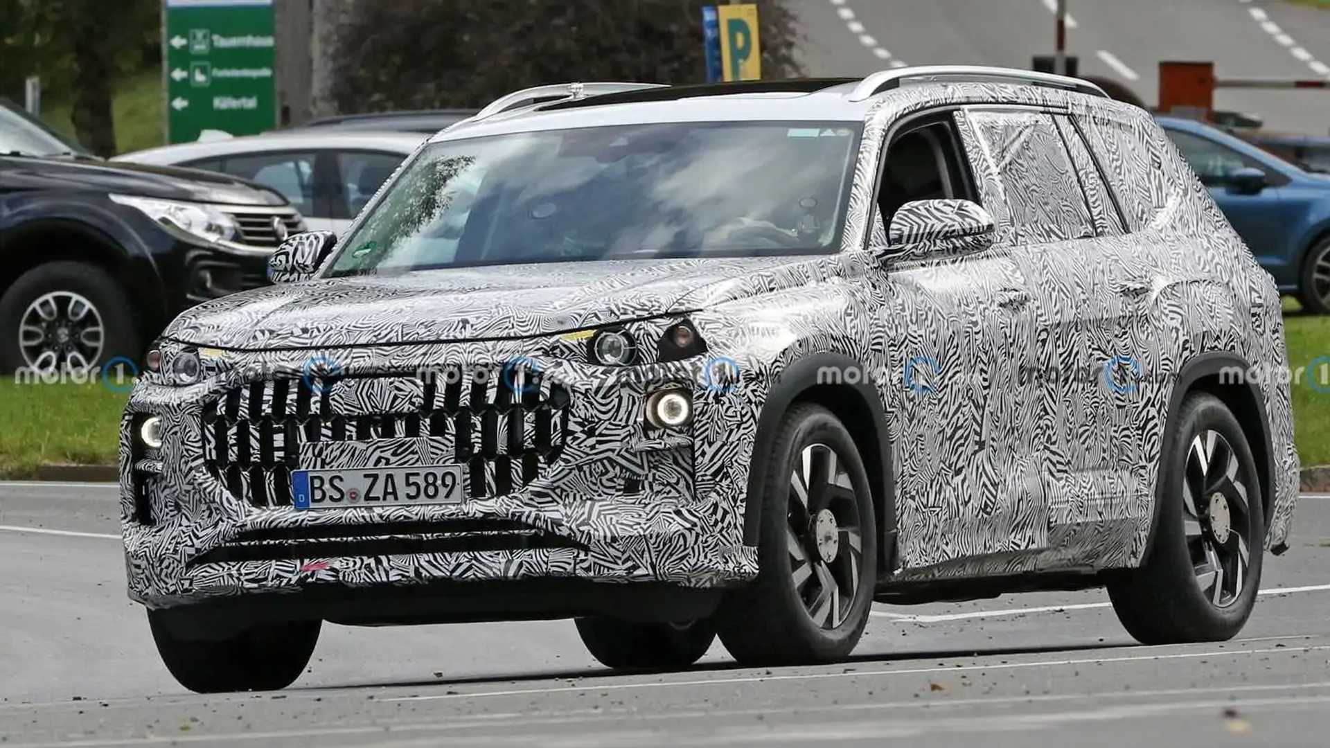Audi Q9 spy photos