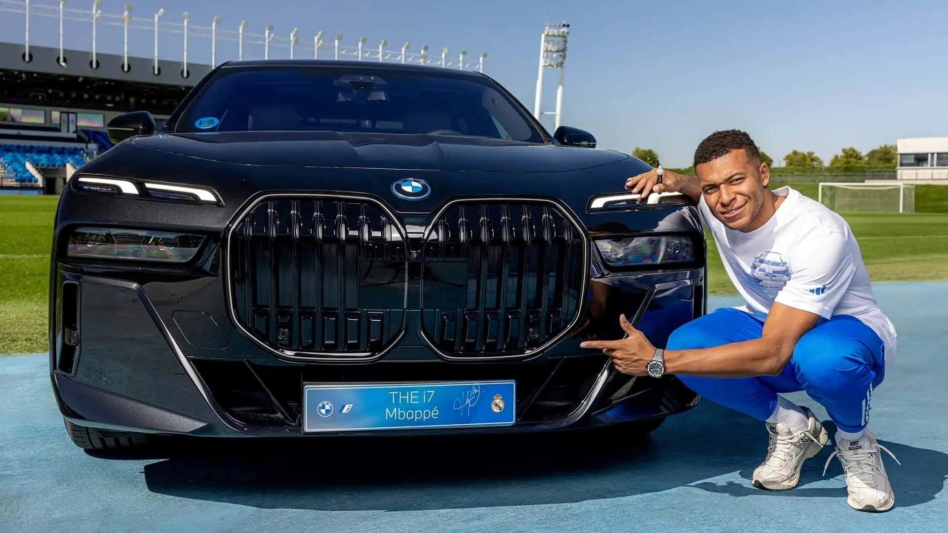 When Football Stars Shine Without Ever Driving: A Fashionable Paradox