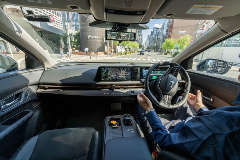 China Tightens Regulations on Assisted Driving, Human Responsibility Remai…