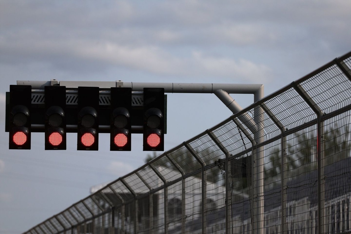 Who controls the start in F1? A dive into the shadows of the starting grid