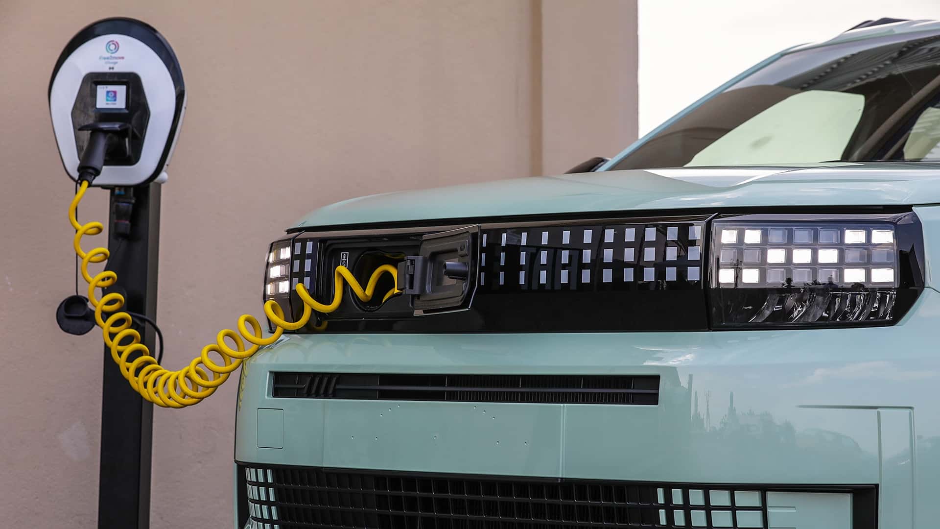 Automotive Design: Balancing Aesthetics and Technology to Enhance User Exp…