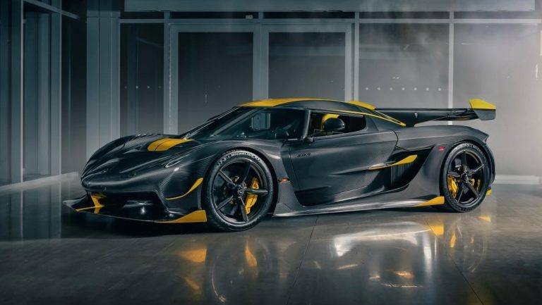Canada welcomes its first Koenigsegg Jesko: a striking yellow and carbon…
