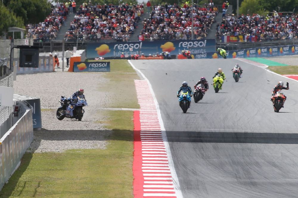 MotoGP ponders grid spacing and tech bans to boost rider safety image 5