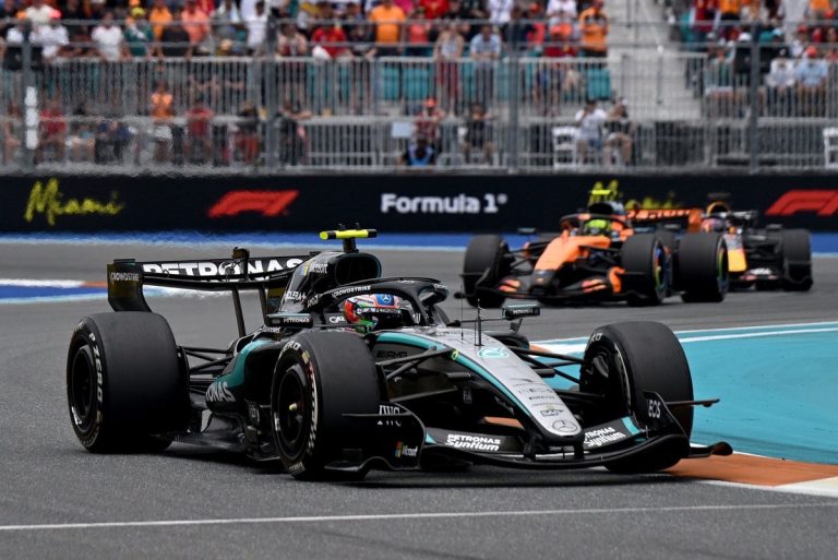 Mercedes se moves early in front in the F1 championship