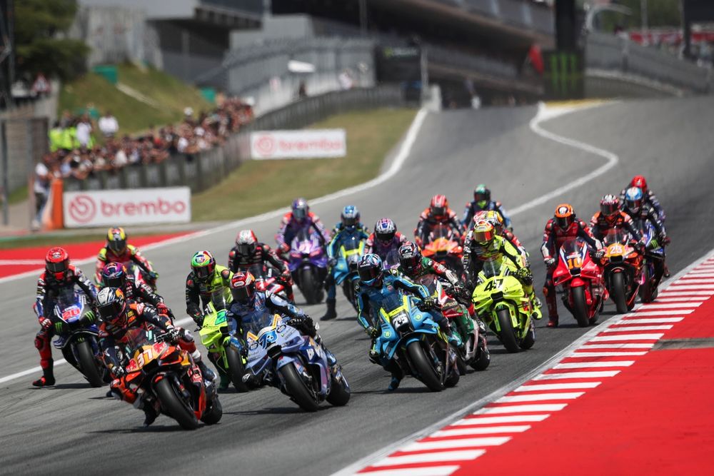 MotoGP ponders grid spacing and tech bans to boost rider safety image 3