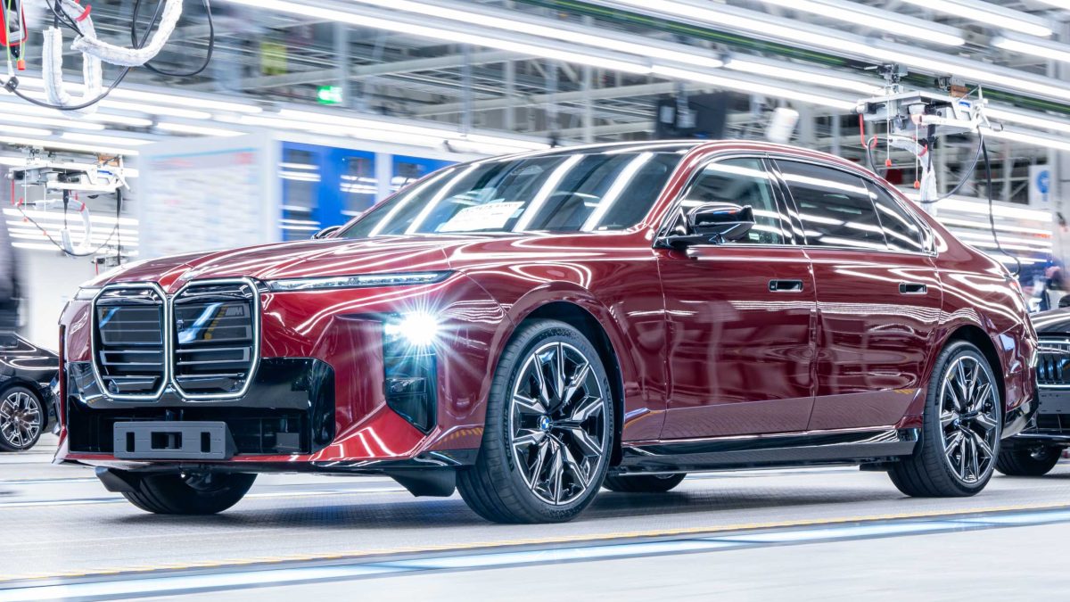 BMW’s 7 Series: Dingolfing’s £100k flagship gets a tech transplant from the future